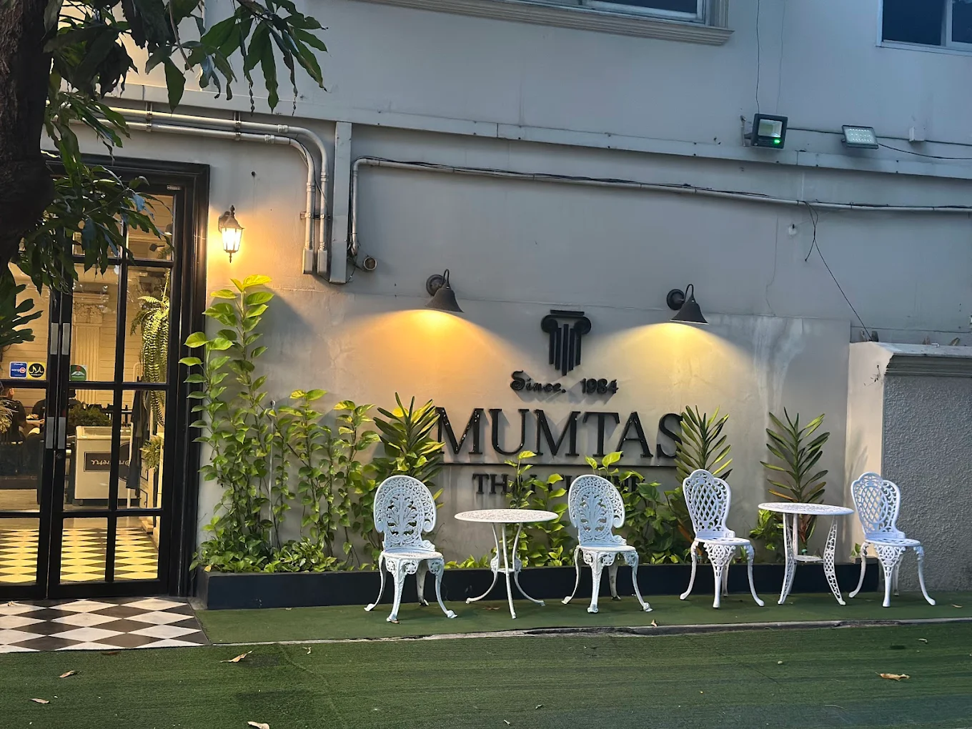Mumtas Restuarant For Muslim with Halal Food